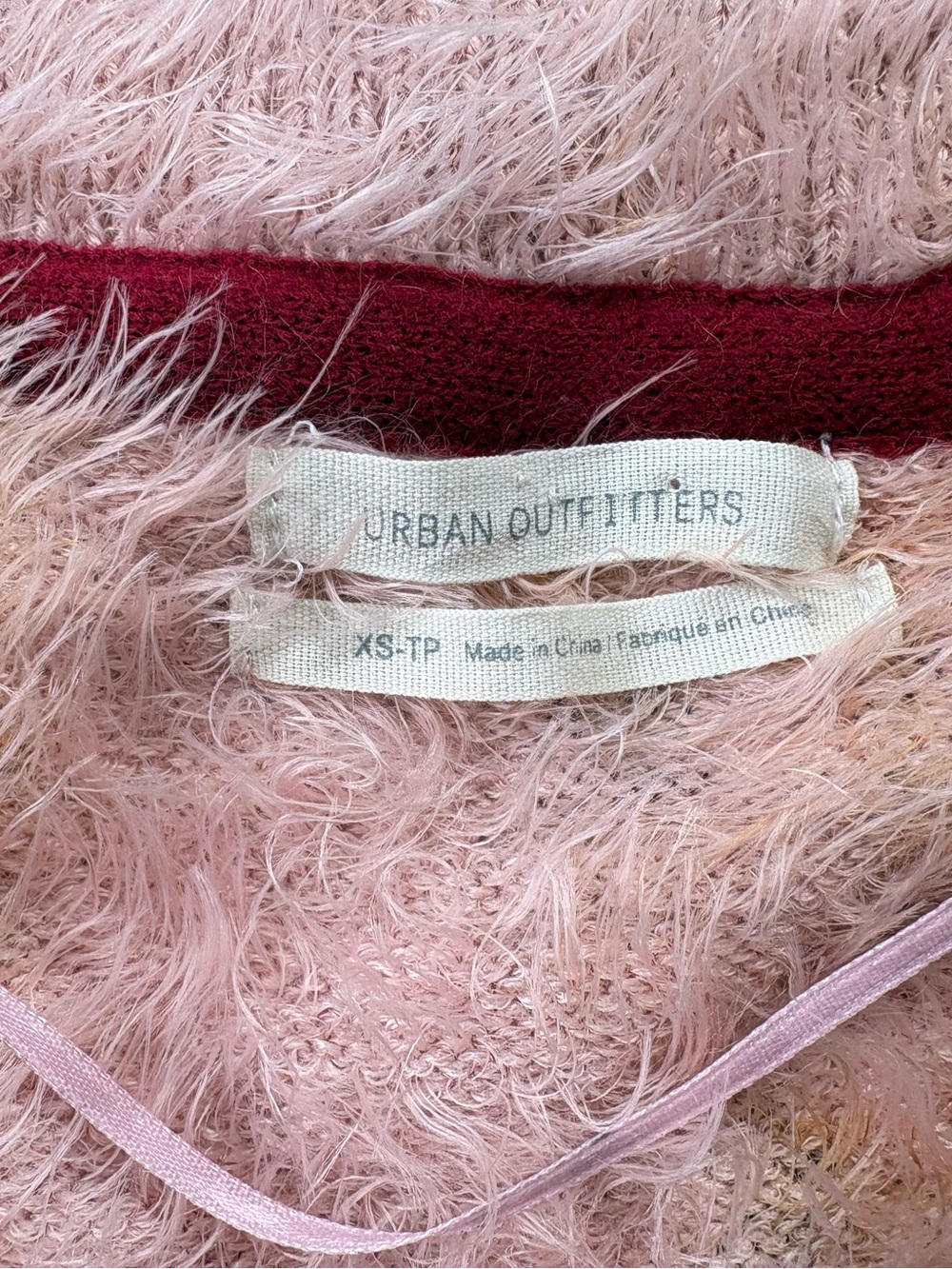 Urban Outfitters Women's Oversized Floral Fuzzy Soft V-Neck Sweater Size XS - Picture 11 of 13